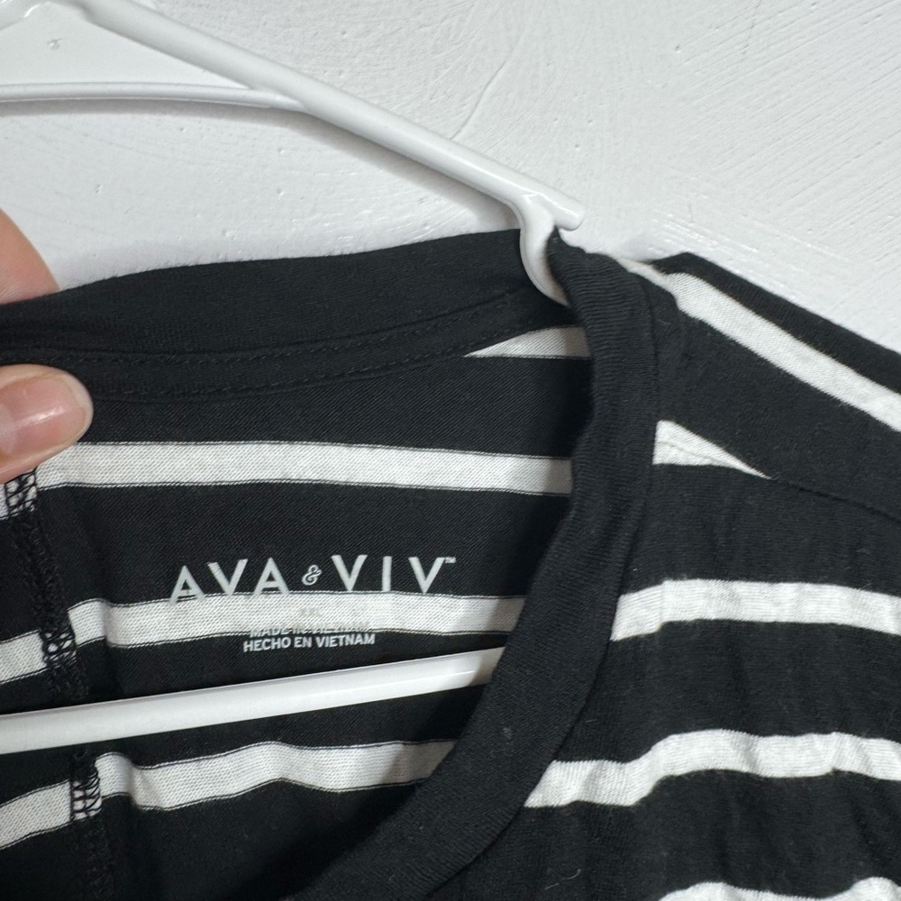Ava & Viv Black and White Sleeveless Muscle Tee - Picture 2 of 4